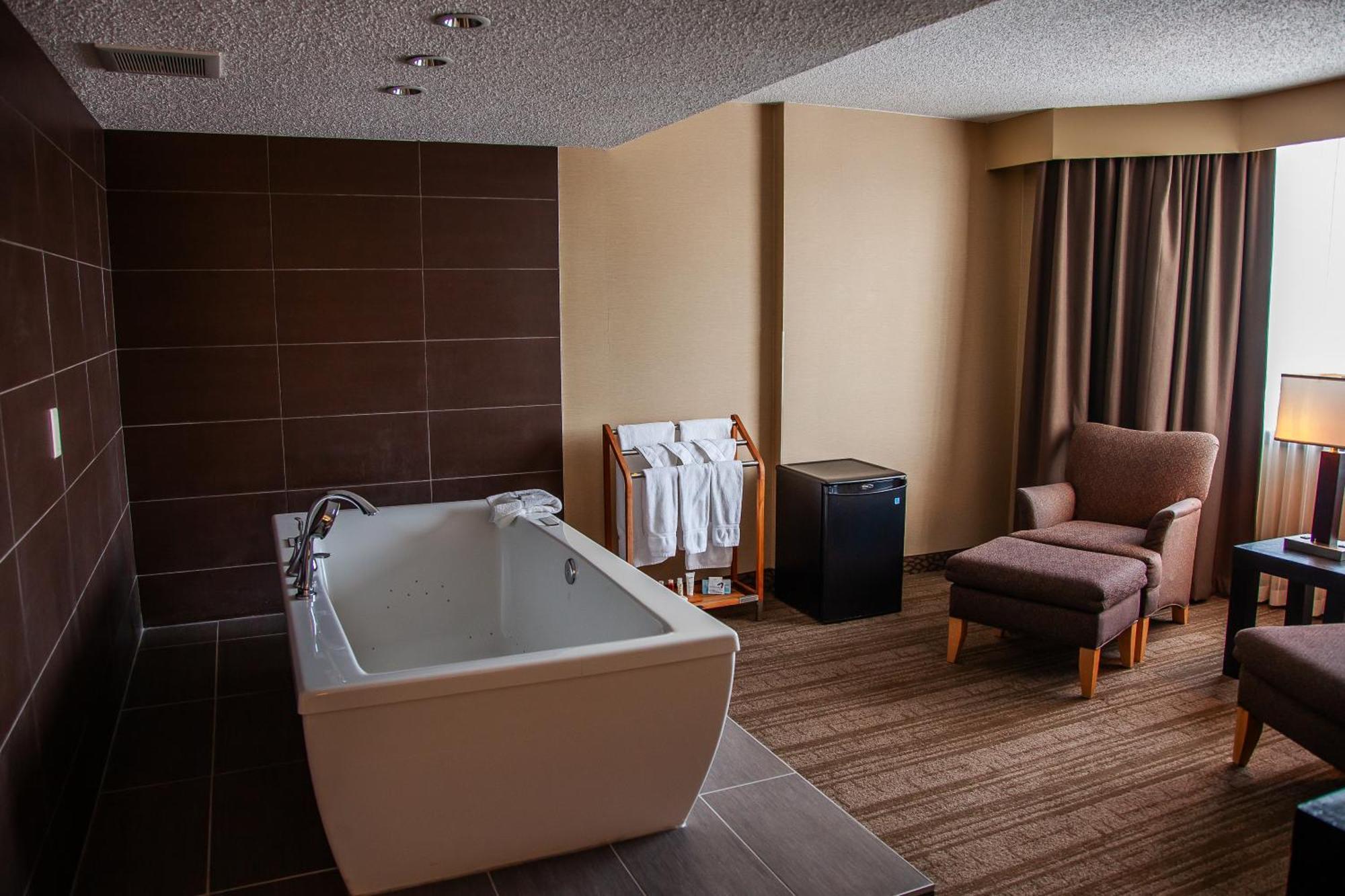 Edmonton Hotel & Convention Center Эдмонтон Экстерьер фото